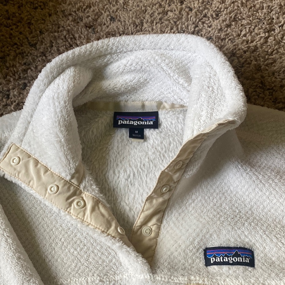 Patagonia Snap-T fleece pullover with pockets, size medium, white and cream